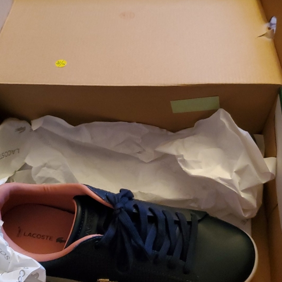 Lacoste - Picture 3 of 3